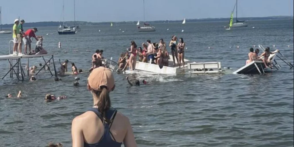 ΗΠΑ: H τρομακτική στιγμή που αποβάθρα σε λίμνη με δεκάδες φοιτητές καταρρέει και τραυματίζει 25 άτομα