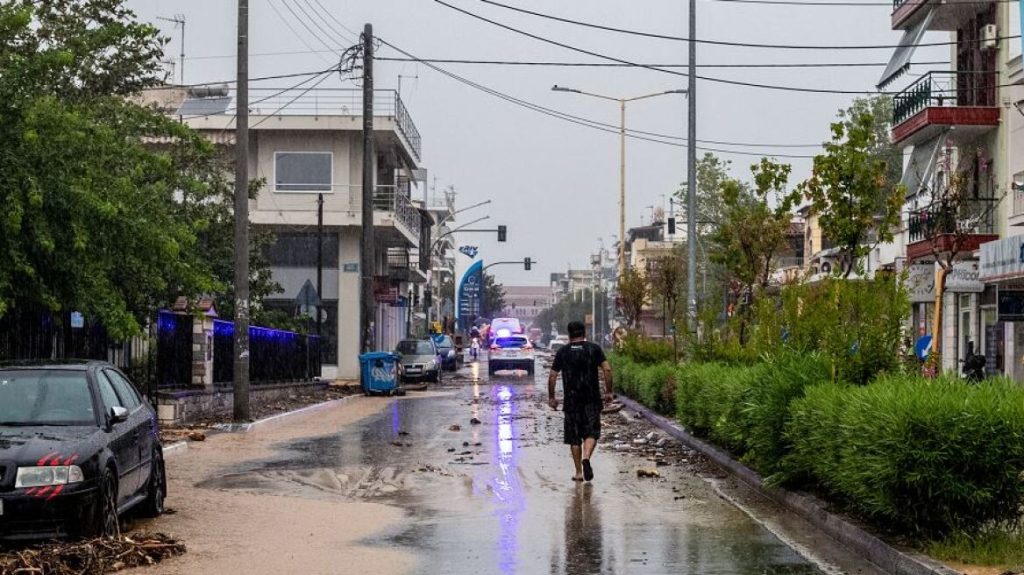 Συνεχίζει να προκαλεί προβλήματα η κακοκαιρία – Χωρίς ρεύμα η Σκόπελος