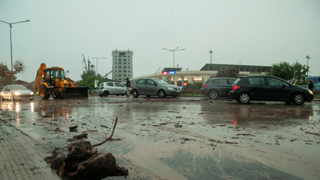 Σύσκεψη για την κακοκαιρία «Daniel»: Ποιες περιοχές παραμένουν στο «κόκκινο» – Πού θα «χτυπήσει» το βράδυ