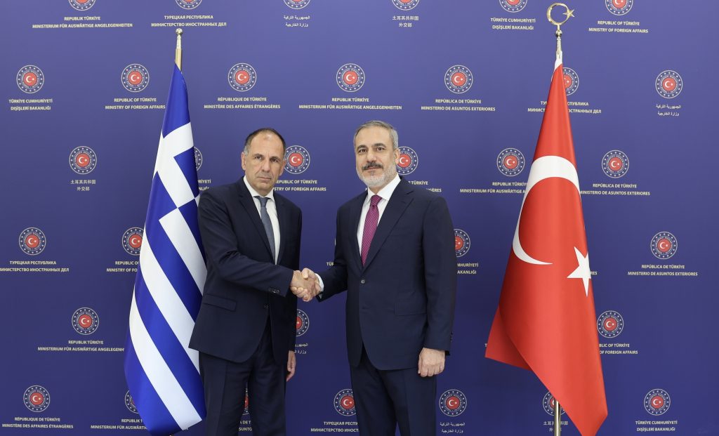 Τα τουρκικά ΜΜΕ σχολιάζουν τη συνάντηση Γ.Γεραπετρίτη – Χ.Φιντάν – «Nέα εποχή με την Ελλάδα»
