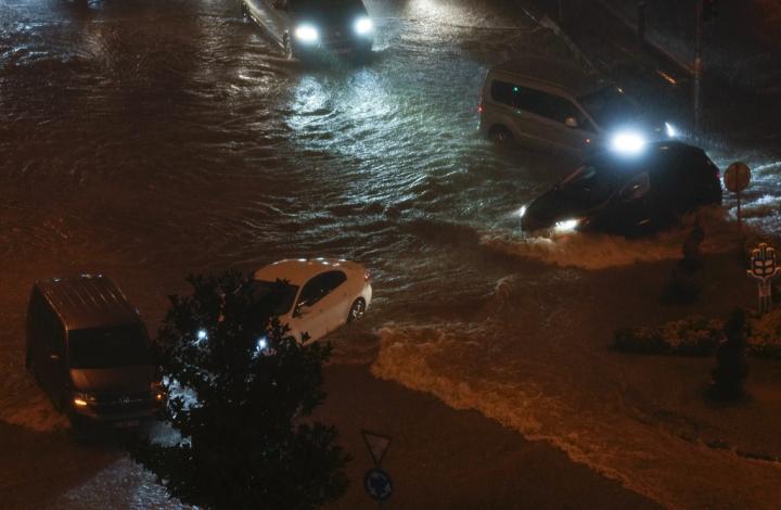 Κωνσταντινούπολη: Τα νερά από την κακοκαιρία πλημμύρισαν το μετρό! (βίντεο)