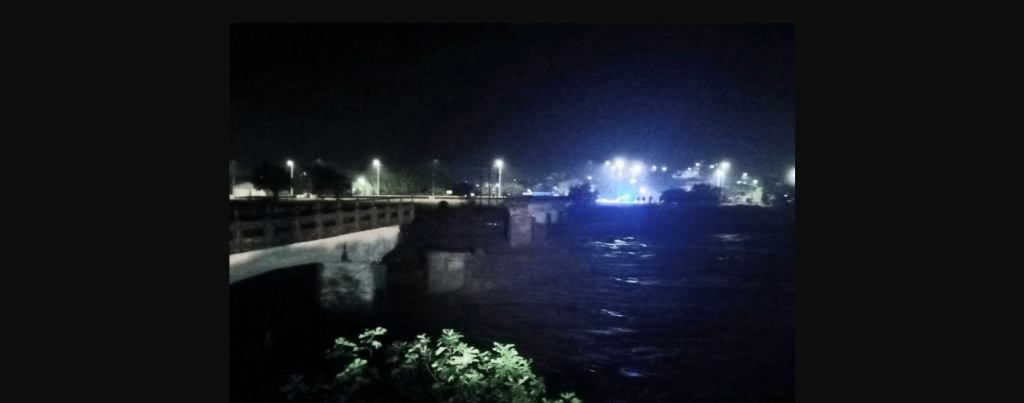 Κακοκαιρία στα Τρίκαλα: Κατέρρευσε η παλιά γέφυρα «Γκίκα» (βίντεο)