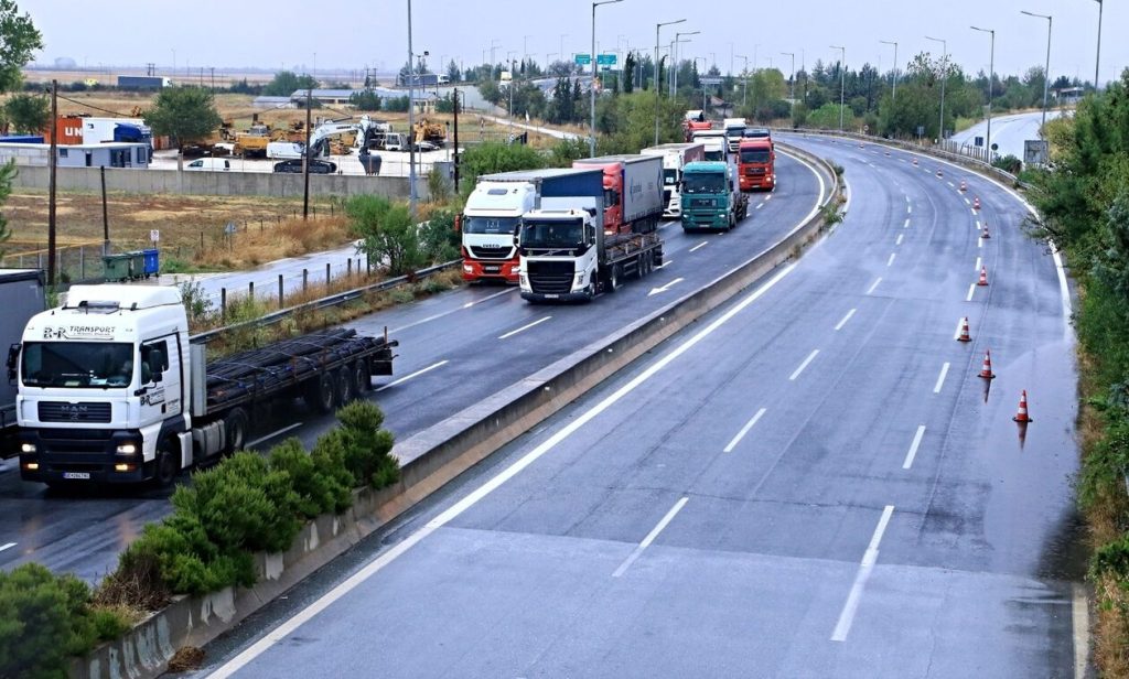 Κακοκαιρία: Άνοιξε ξανά το ρεύμα της Εθνικής Οδού προς Αθήνα
