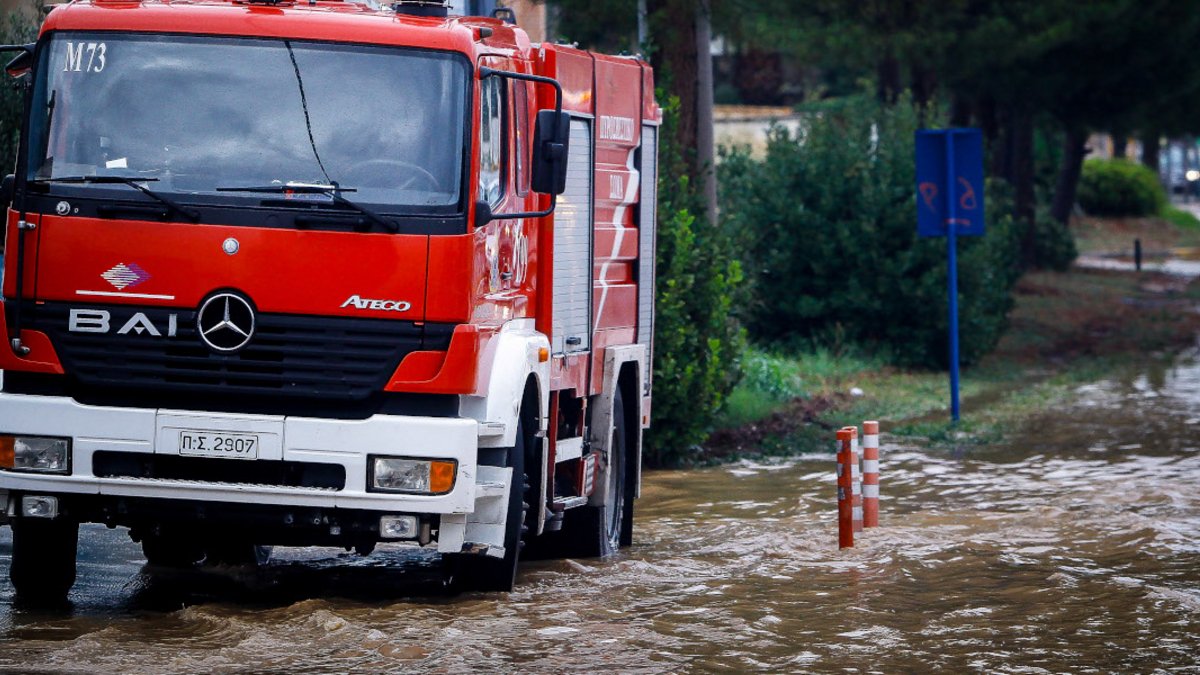 Πάνω από 1.190 κλήσεις δέχθηκε η Πυροσβεστική λόγω της κακοκαιρίας