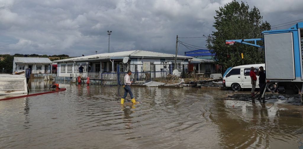 Βροχές και πλημμύρες στην Βουλγαρία – Τουλάχιστον 3 άτομα έχασαν τη ζωή τους