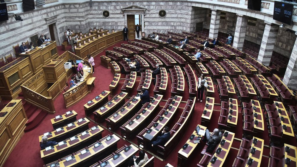 Βουλή: Ψηφίστηκε η πρόταση Τασούλα για αλλαγή Κανονισμού της Βουλής