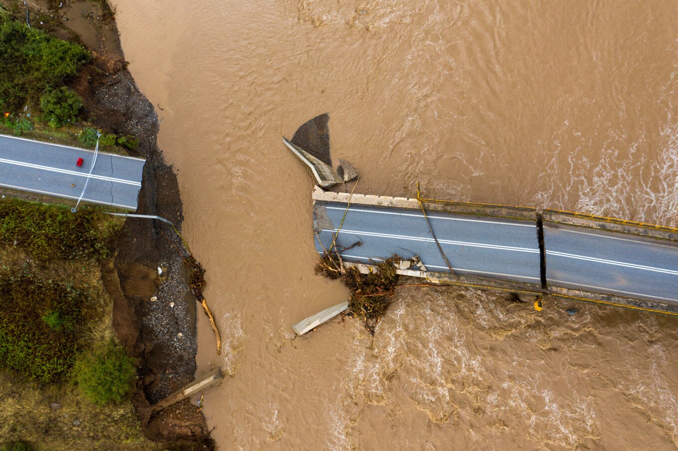 67 διασώσεις με ελικόπτερα σε Καρδίτσα – Τρίκαλα