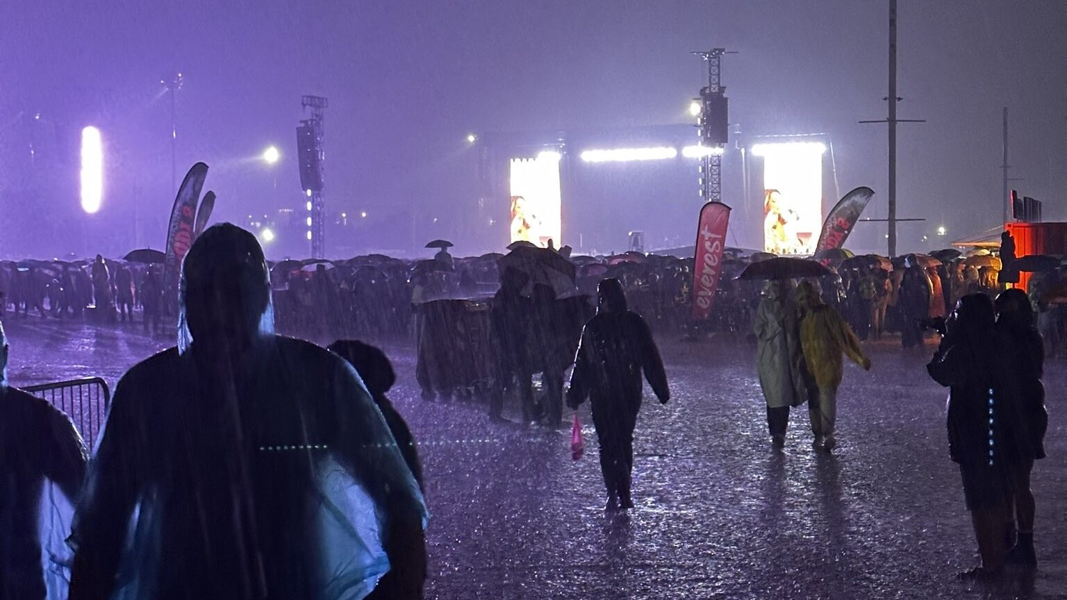 Imagine Dragons: «Σαρώνει» το Twitter η εικόνα που τους συγκρίνει με τους μουσικούς του «Τιτανικού» (φωτο)