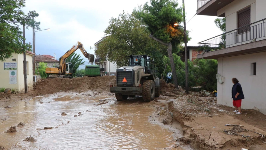 Θεσσαλία: Kαταστράφηκαν τρεις γέφυρες – Ο στρατός στήνει Γέφυρες Μπέλεϋ