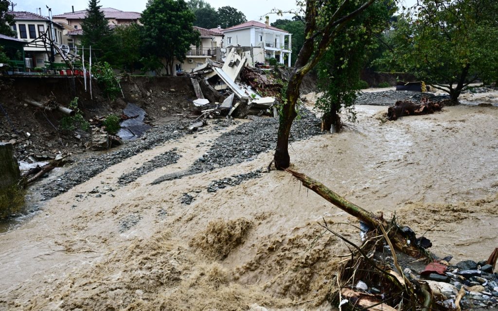 Μήνυμα από το 112 στον Παλαμά Καρδίτσας – «Απομακρυνθείτε από υπόγειους και ισόγειους χώρους κτιρίων»