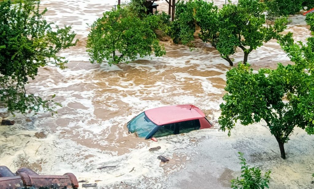 Δραματική η κατάσταση στη Θεσσαλία: Ομάδες βατραχανθρώπων θα συνδράμουν στους απεγκλωβισμούς