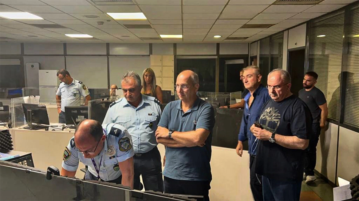 Στο Κέντρο Επιχειρήσεων της ΓΑΔΑ ο Γ.Οικονόμου – Έστειλε μήνυμα σε όλα τα περιπολικά