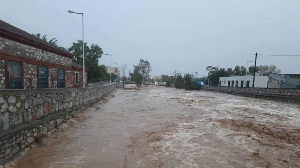 Τρίκαλα: Μήνυμα του «112» για εκκένωση δύο περιοχών