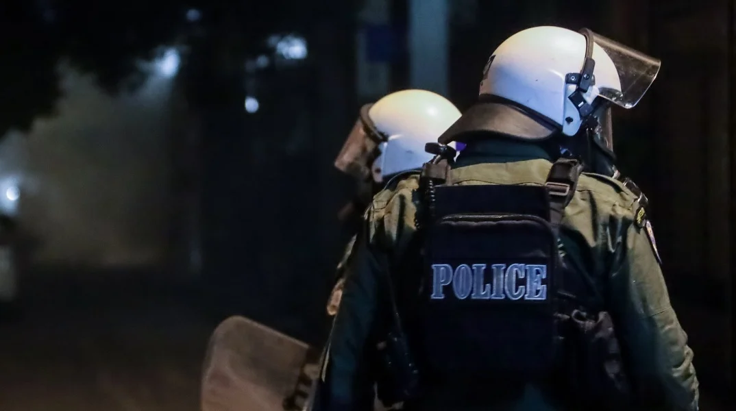 Καταδρομική επίθεση εναντίον αστυνομικών τα μεσάνυχτα στα Εξάρχεια