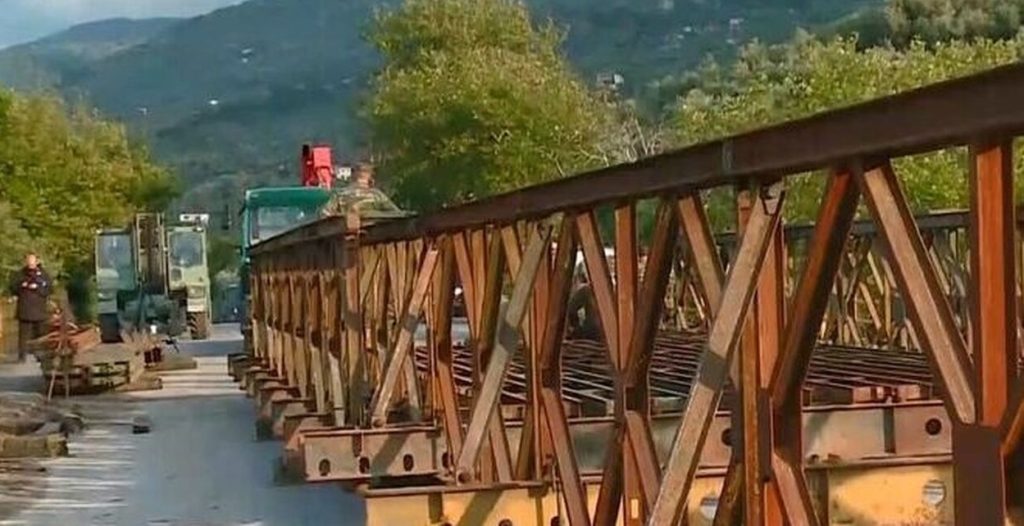 Ο Στρατός στήνει γέφυρα για να ενώσει το Πήλιο με τον Βόλο (φωτο-βίντεο)