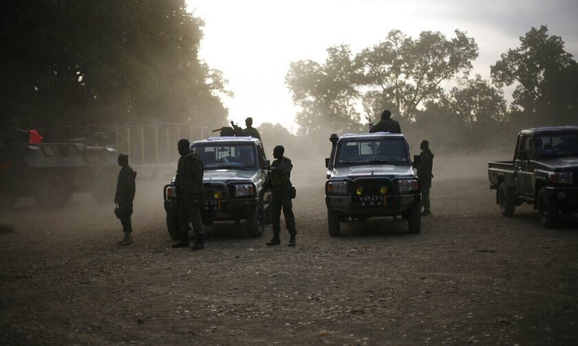 Μάλι: Επιθέσεις εναντίον πλεούμενου και βάσης των ένοπλων δυνάμεων – Τουλάχιστον 64 νεκροί