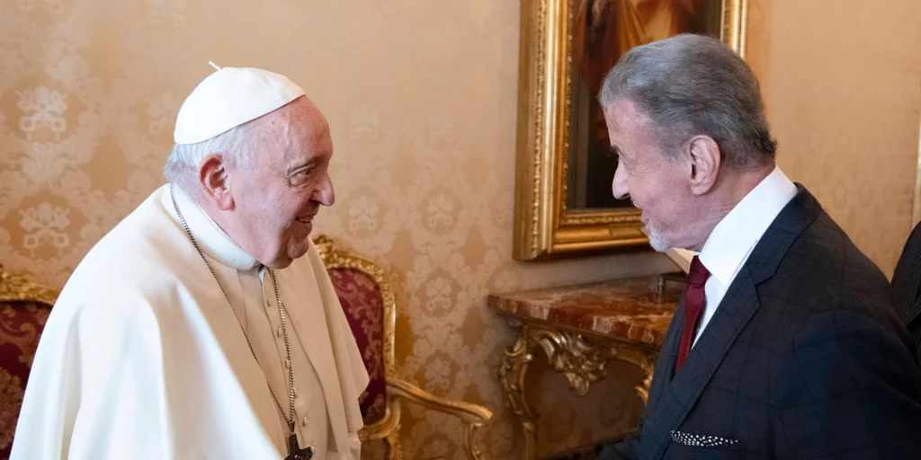 Ο Σιλβέστερ Σταλόνε και ο πάπας Φραγκίσκος έπαιξαν… μποξ (βίντεο)