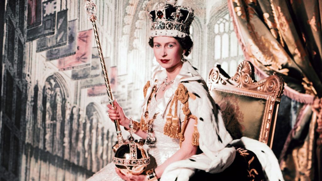Ο Βασιλιάς Κάρολος δημοσίευσε σπάνιο πορτρέτο της βασίλισσας Ελισάβετ για την 1η επέτειο θανάτου της