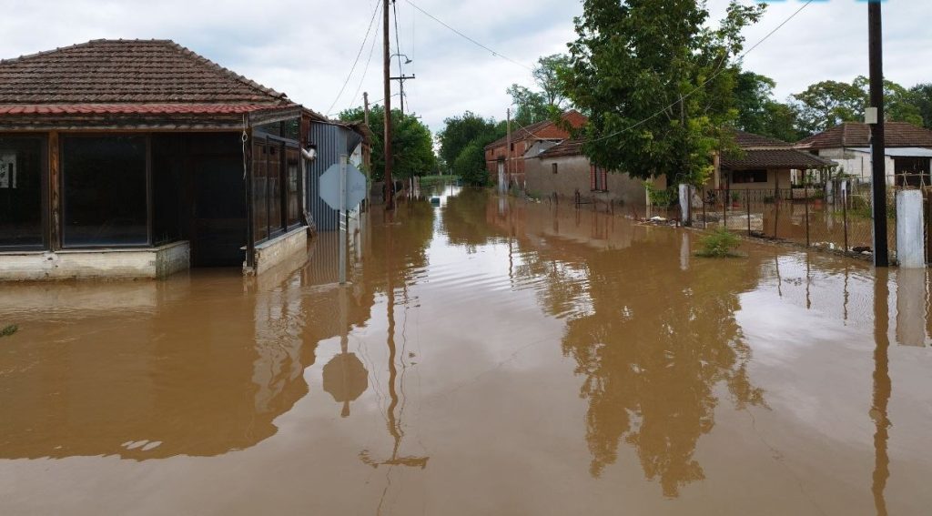 Νέα μαρτυρία κατοίκου της Αστρίτσας: «Το νερό έφτασε μέχρι το λαιμό μου – Φωνάζαμε ελάτε να μας σώσετε»