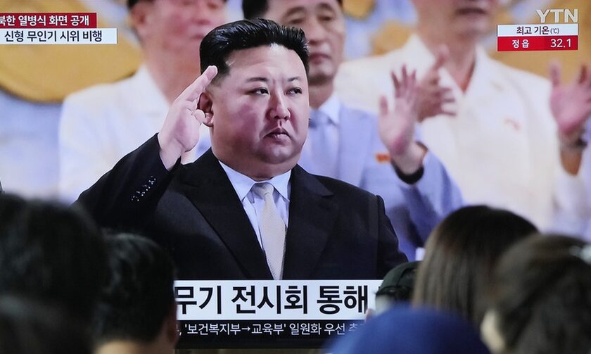 Βόρεια Κορέα: Στρατιωτική παρέλαση στην Πιονγκγιάνγκ για την εθνική επέτειο παρουσία του Κιμ Γιονγκ Ουν