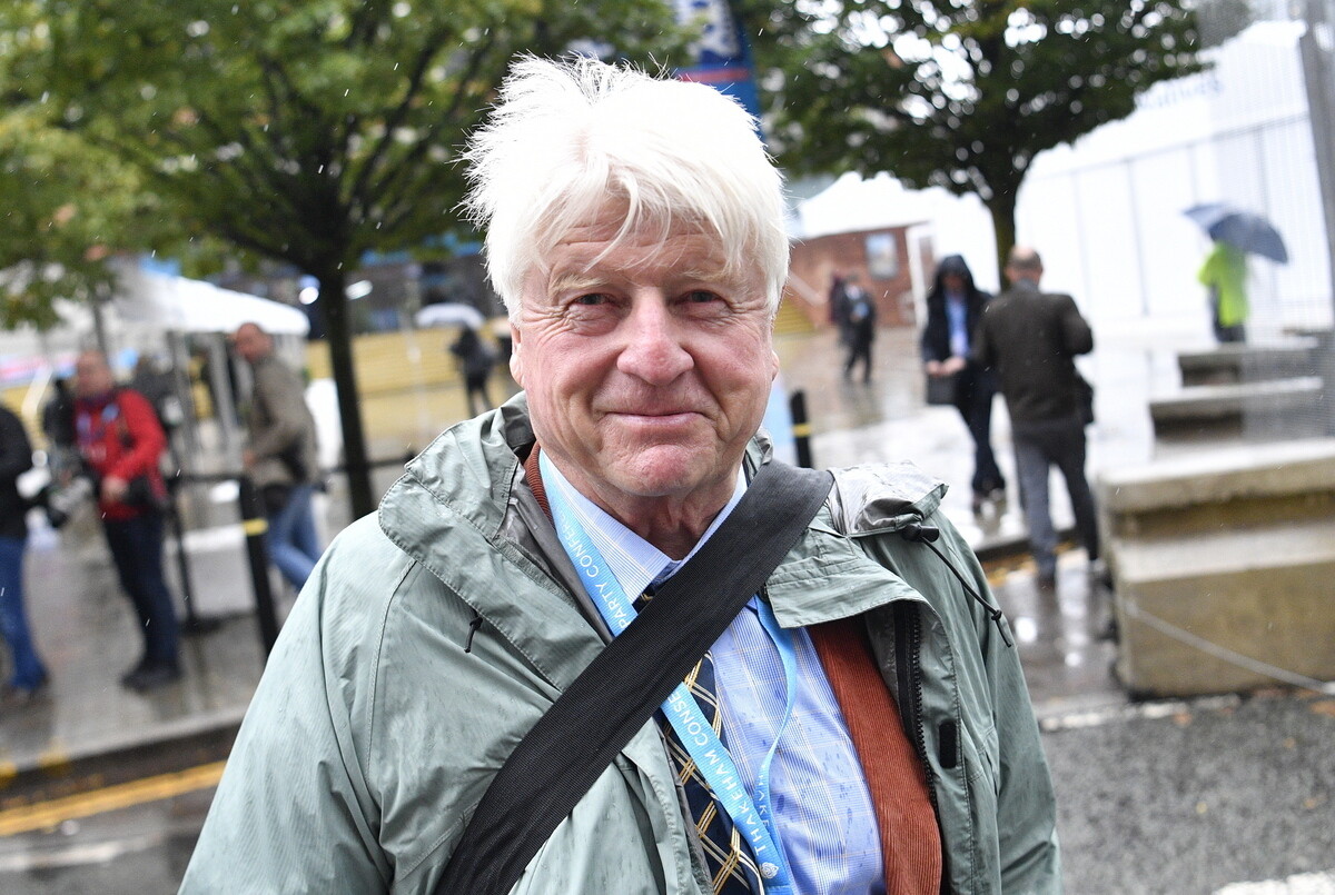 Μαγνησία: Ο πατέρας του Μπόρις Τζόνσον δείχνει τις ανυπολόγιστες ζημιές στη Μήλινα (βίντεο)