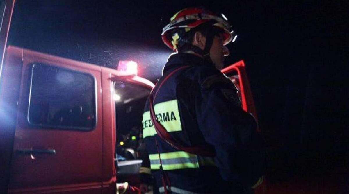 Πυρκαγιά ξέσπασε σε εγκαταλελειμμένα βαγόνια του ΟΣΕ στην Αλεξανδρούπολη