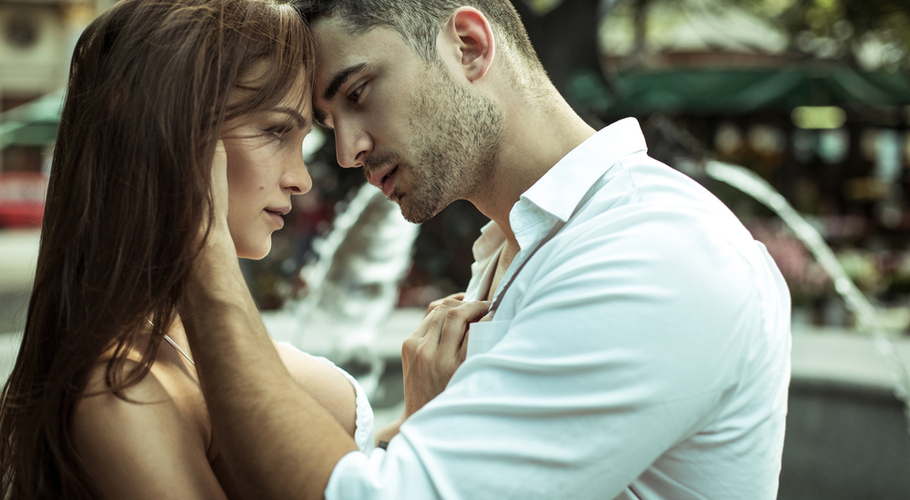 Αυτά είναι τα ζώδια που μπορούν να σε καψουρέψουν μόνο με ένα μήνυμα