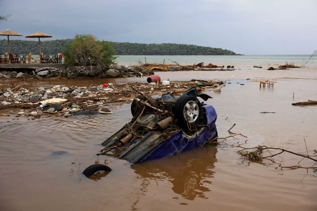 Δραματικές ώρες σε Λάρισα και Βόλο: Μηνύματα από το «112» για εκκένωση σε 30 περιοχές