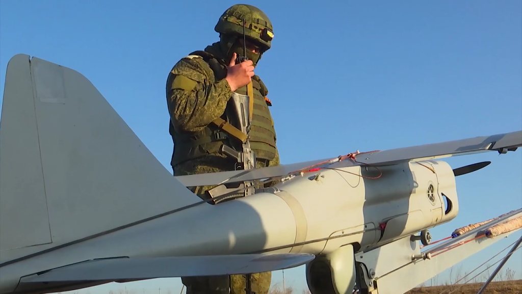 Η Ρουμανία κάλεσε τον Ρώσο επιτετραμμένο για τα θραύσματα του ρωσικού drone – ΝΑΤΟ: «Δεν στόχευε την χώρα»