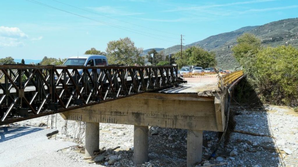 Έτοιμη η γέφυρα που έστησε ο Στρατός στα Καλά Νερά του Πηλίου