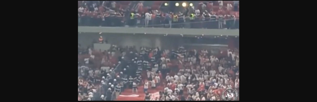Προκριματικά Euro 2024: Επεισόδια στο Αλβανία – Πολωνία – Οπαδοί πετούσαν καπνογόνα και καθίσματα (βίντεο)
