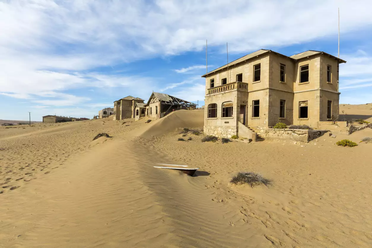 Kolmanskop: Η πόλη «φάντασμα» που «εξαφανίστηκε» από τις αμμοθύελλες
