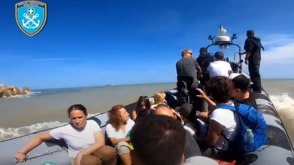 Κακοκαιρία: Το Λιμενικό απεγκλώβισε 58 άτομα από το Πήλιο (βίντεο)