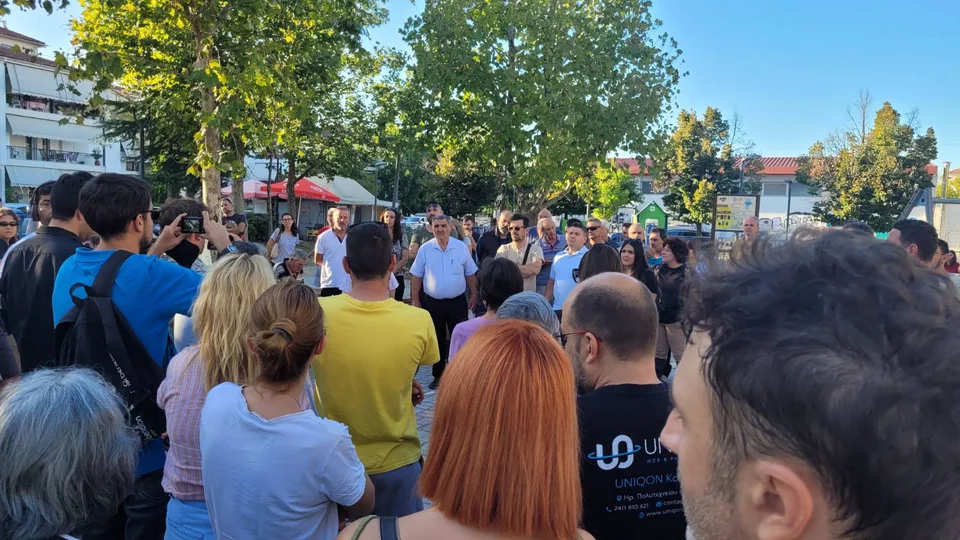 Λάρισα – Κάτοικοι Αγ.Θωμά: «Μέσα στα σπίτια έχουν μπει φίδια, αρουραίοι, σαρανταποδαρούσες και ψάρια» (φώτο)