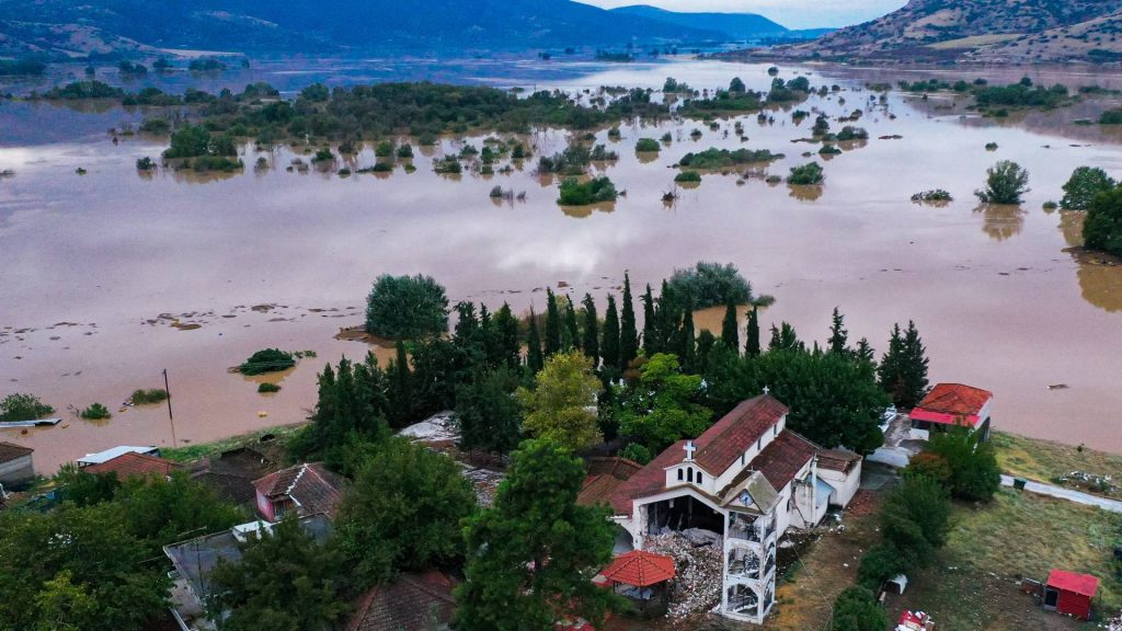 Επίδομα 534 ευρώ: Αναστολή συμβάσεων στις επιχειρήσεις των περιοχών που επλήγησαν από τις πλημμύρες