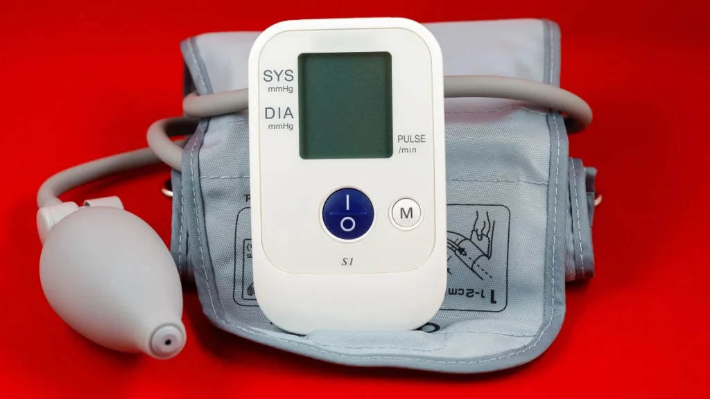 Νέα έρευνα ανατρέπει όσα γνωρίζαμε για τη σωστή μέτρηση της αρτηριακής πίεσης