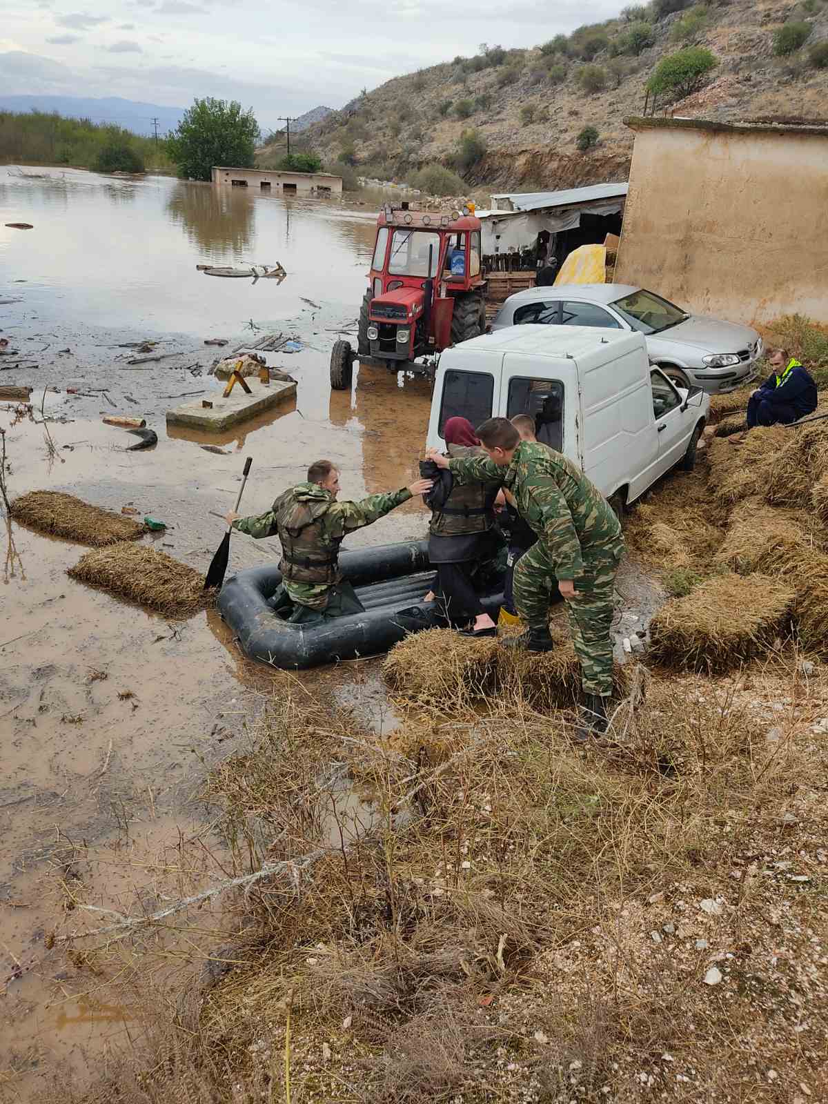 ΓΕΕΘΑ: Στέλνει στις πληγείσες περιοχές πέντε σταθμούς απολύμανσης για τα στελέχη του Στρατού