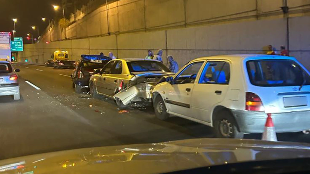 Τροχαίο ατύχημα στην Αττική Οδό – Συγκρούστηκαν ΙΧ στο ρεύμα προς αεροδρόμιο (φώτο)