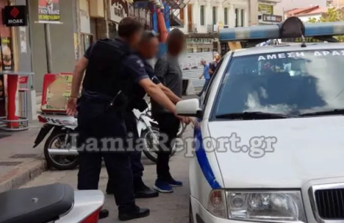 Άγρια συμπλοκή με πέτρες και ξύλα μεταξύ Ρομά στη Λαμία – Επιτέθηκαν σε αστυνομικό