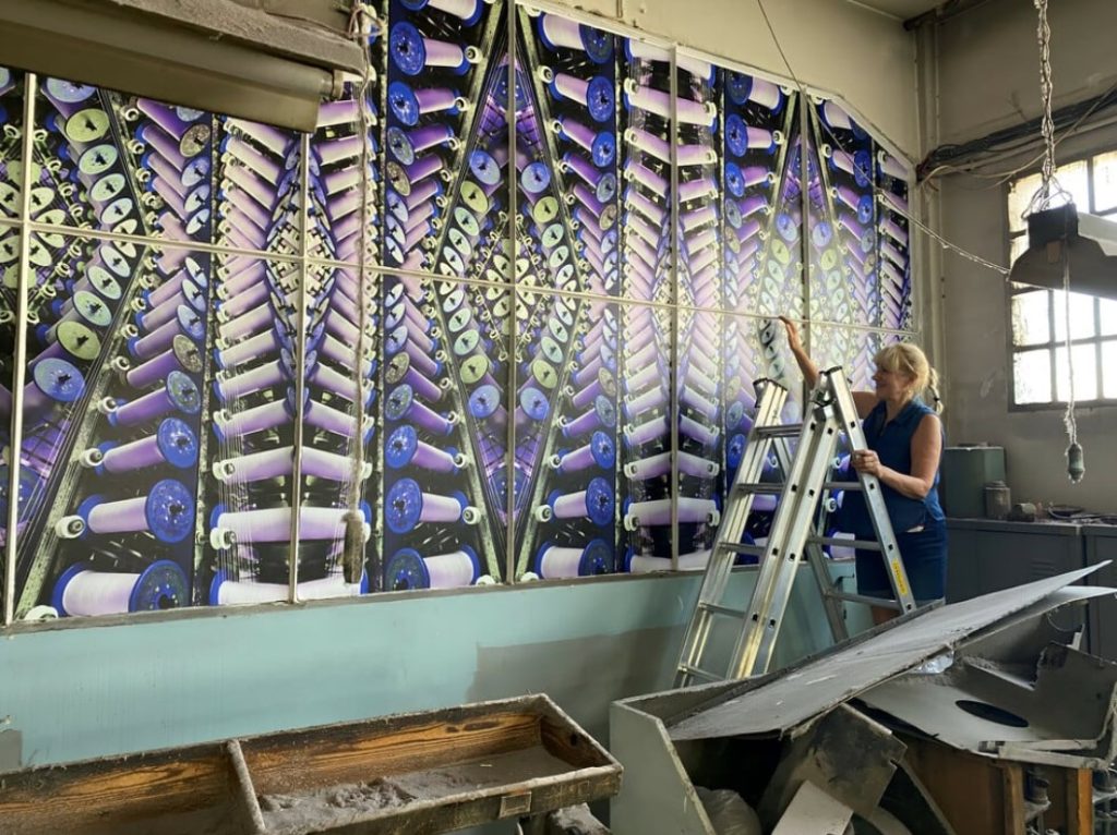Το φαινόμενο της πεταλούδας: 41 καλλιτέχνες στο ιστορικό εργοστάσιο της Κλωστοϋφαντουργίας Μουζάκη «Πεταλούδα»