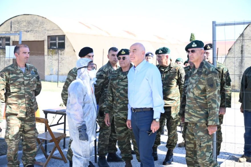 Βόλος: Ν.Δένδιας και Κ.Φλώρος επισκέφθηκαν την 32η Ταξιαρχία Πεζοναυτών (φωτο)