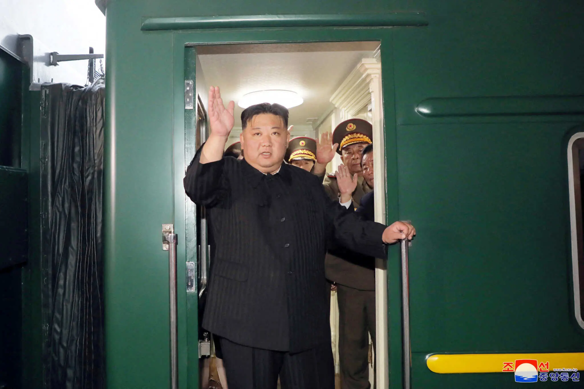 Έφτασε στη Ρωσία το τρένο του Κιμ Γιονγκ Ουν: Θωρακισμένο, με δερμάτινες καρέκλες και εκλεκτά κρασιά (βίντεο)