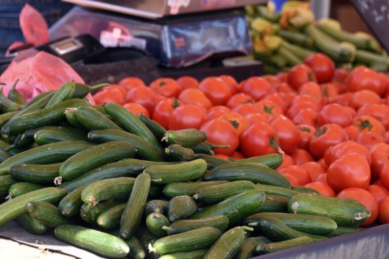 Λάρισα: Διπλασιάστηκαν οι τιμές στις λαϊκές αγορές – Δέκα ευρώ για ένα κιλό χόρτα και ένα μαρούλι