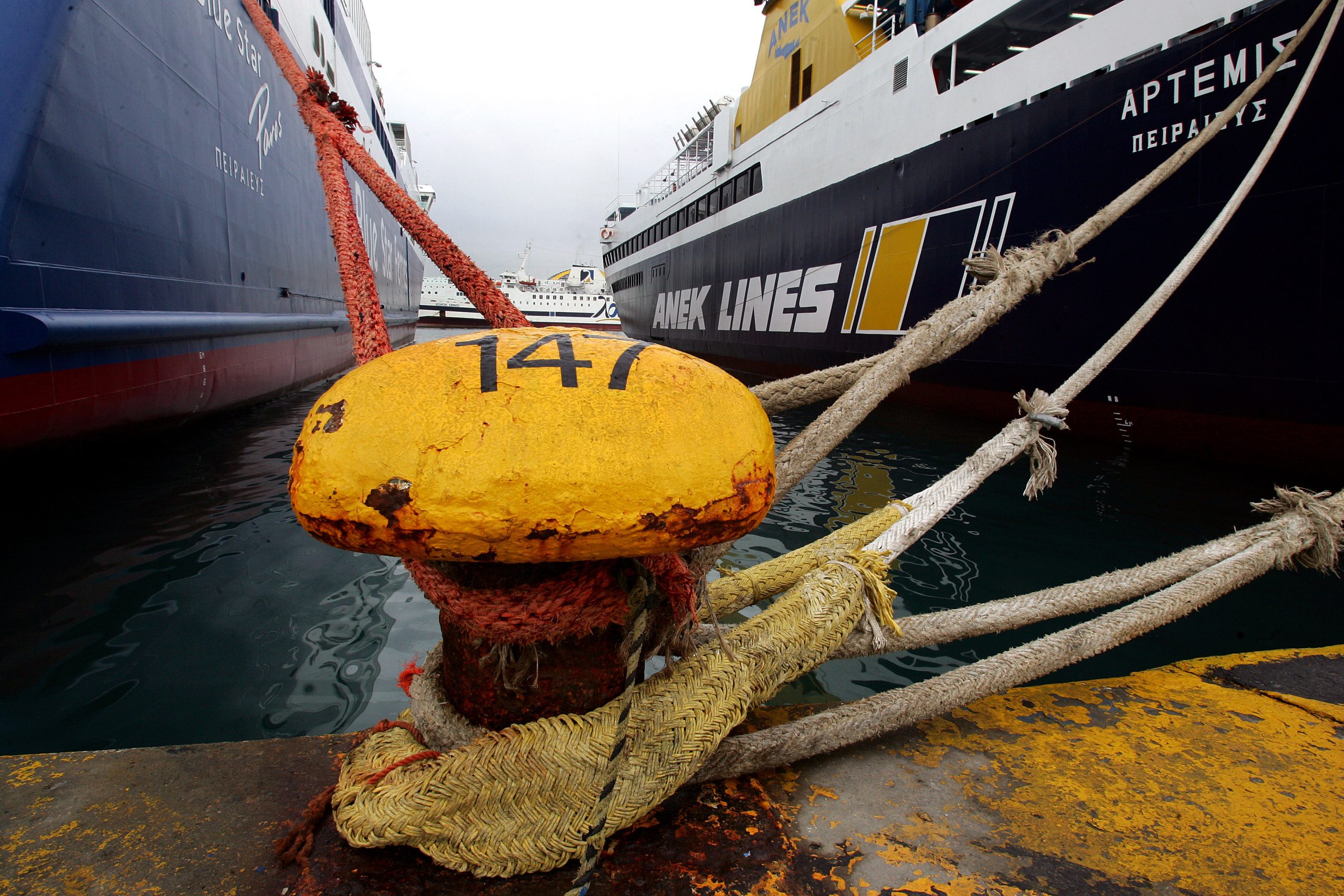 24ωρη απεργία ΠΕΝΕΝ – ΠΝΟ: Δεμένα τα πλοία από τα μεσάνυχτα για τη δολοφονία του Αντώνη Καρυώτη