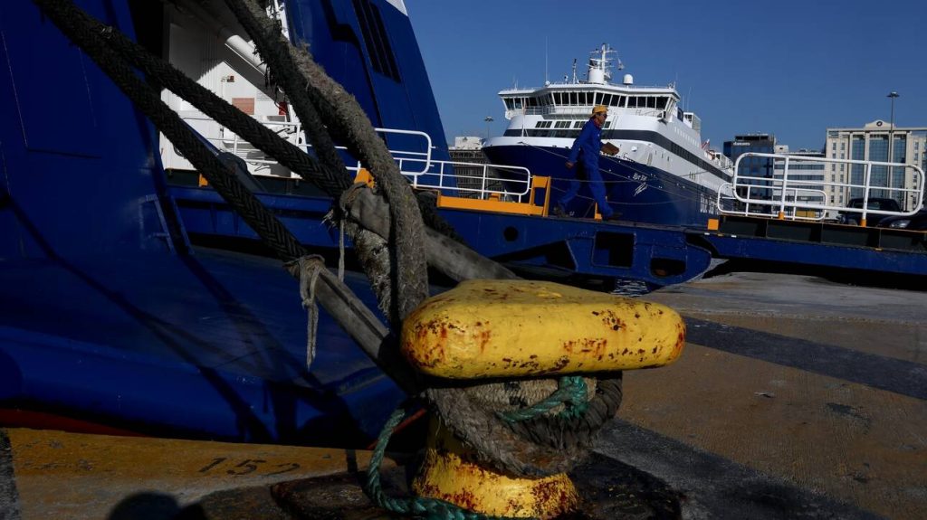 24ωρη απεργία από την ΠΝΟ: Δεμένα σήμερα τα πλοία στα λιμάνια