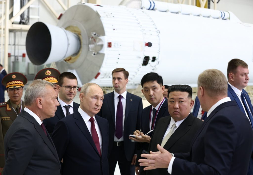 Κιμ Γιονγκ Ουν σε Β.Πούτιν: «Υποστηρίζω την ιερή μάχη σας με τη Δύση»