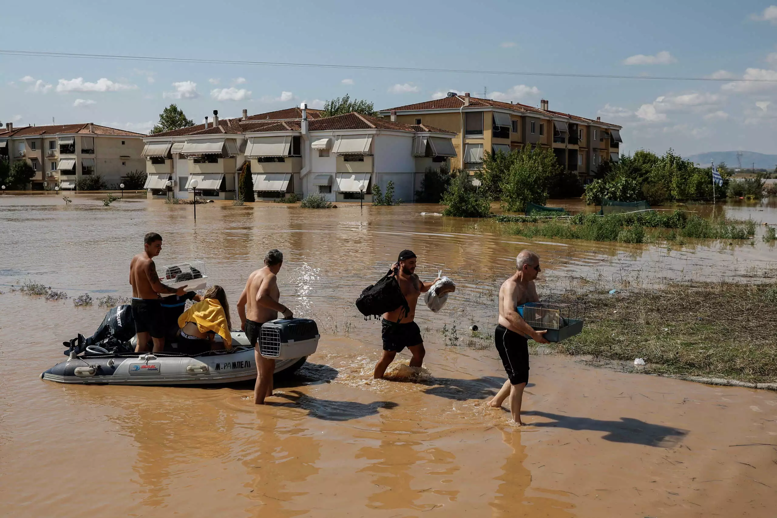 Πώς η κυβέρνηση εμπαίζει τους πλημμυροπαθείς: Αν μπήκε νερό… από τη στέγη δεν θα λάβουν αποζημίωση