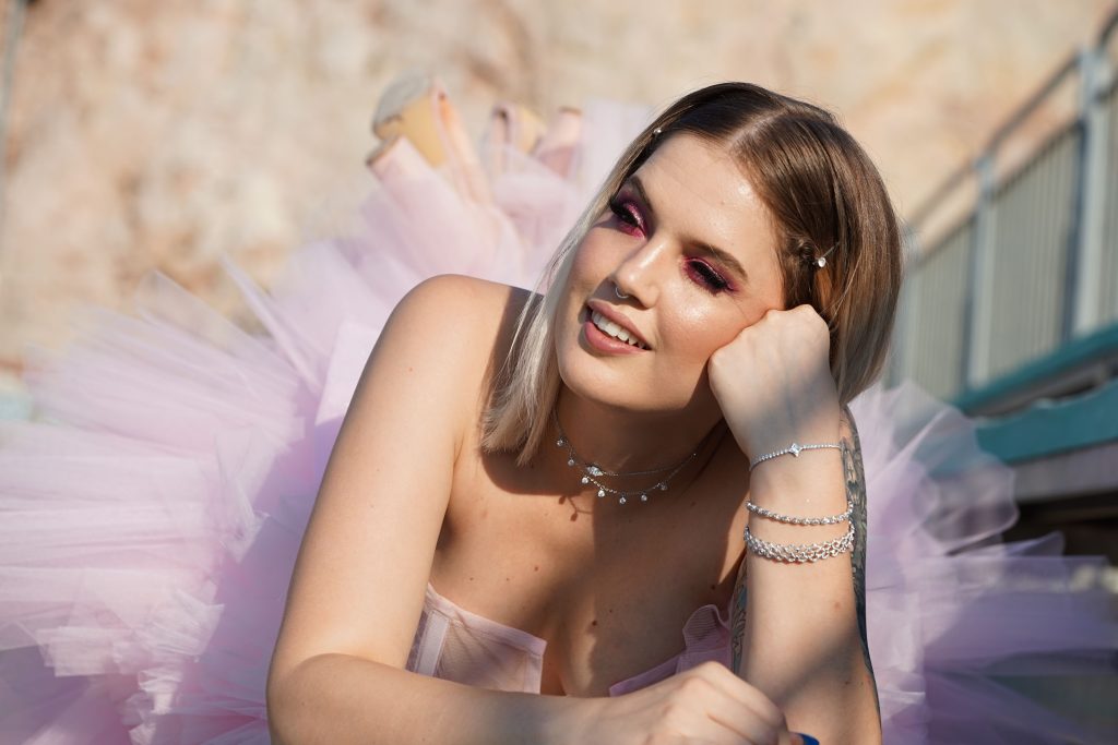 YouTuber Μικρή Ολλανδέζα: «Διαγνώστηκα με αυτισμό πριν δύο χρόνια» (βίντεο)