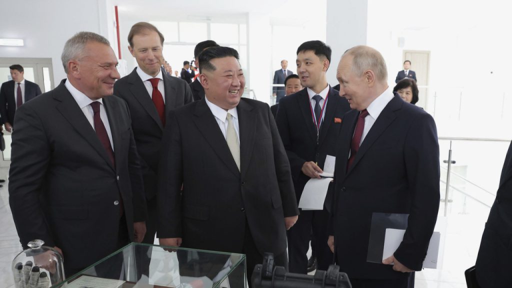 Ρωσία: Μέλη της ασφάλειας του Κιμ Γιονγκ Ουν απολύμαναν την καρέκλα στη συνάντηση του με τον Β.Πούτιν (Βίντεο)