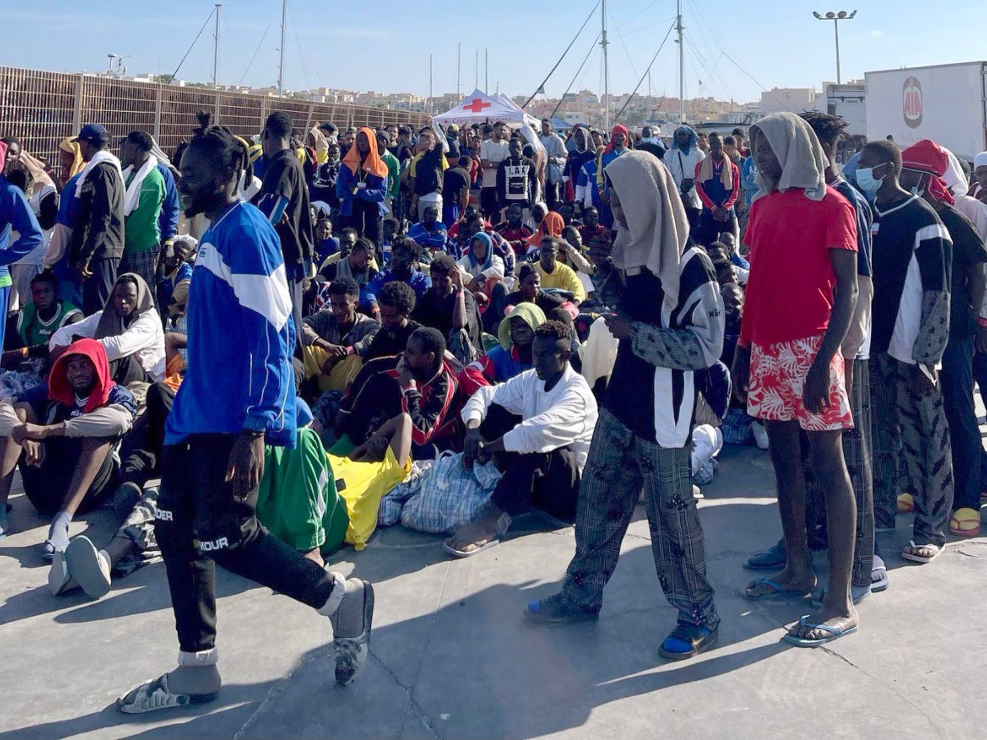 Χάος στην Ιταλία: 7.000 παράνομοι μετανάστες στην Λαμπεντούζα σε 24 ώρες – «Είμαστε σε πόλεμο»!